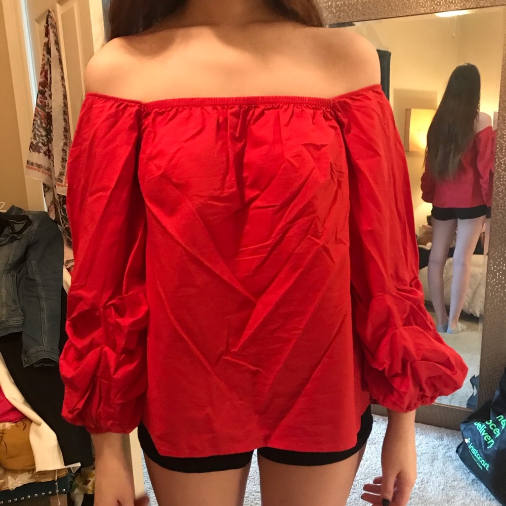 Super cute detailed sleeve top!